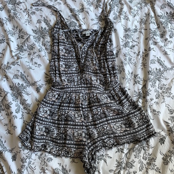 Romper - Picture 1 of 4